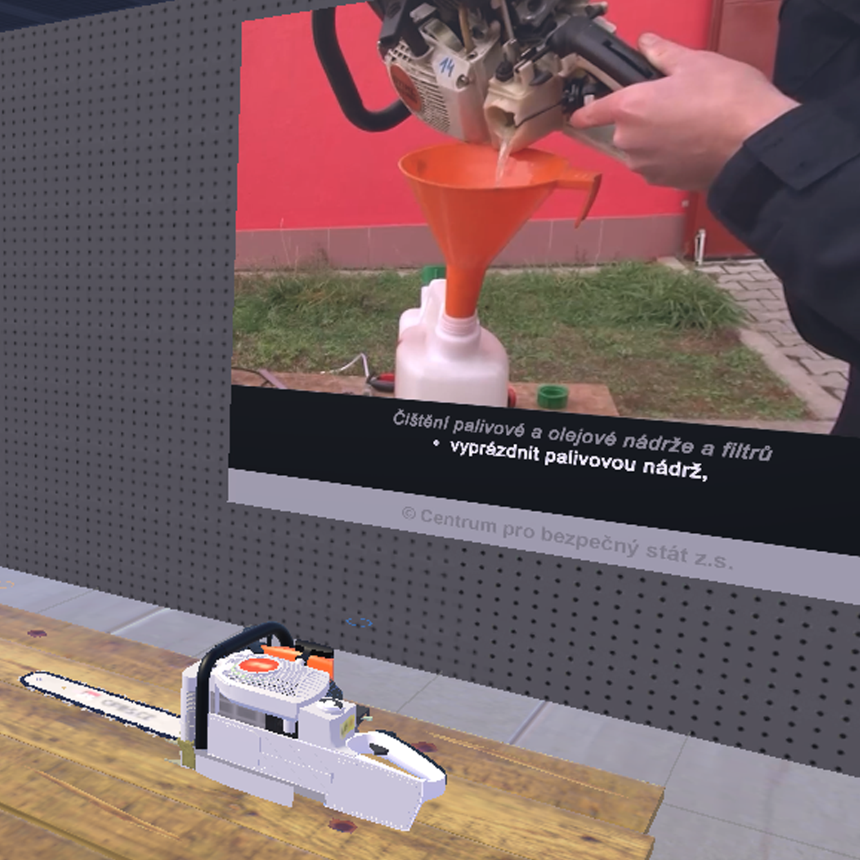 Snímek z aplikace VR údržba motorových pil